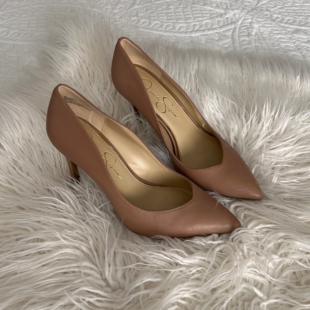 Jessica Simpson nude/skin tone/tan pointed toe stiletto pump high heel shoe